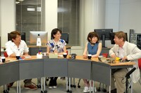 「頼まれてないけど、一旦会議しましょう」のワンシーン。(c)MBS