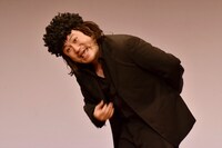 ボーナストラックのネタを披露するハリウッドザコシショウ。