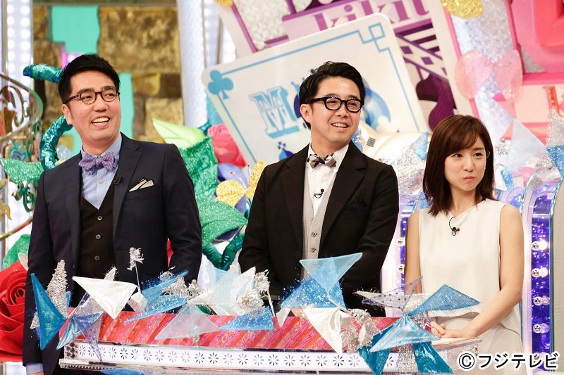 「幸せ追求バラエティ 金曜日の聞きたい女たち」に出演する（左から）MCのおぎやはぎと、進行の田中みな実。(c)フジテレビ