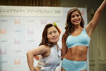 左からキンタロー。、ジョアンナ・サンブチーニ。