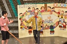 もう中学生によるムチャぶりで「マツケンサンバ」を踊る天竺鼠・川原。