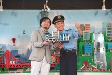 ジオラマ制作を担当した三井淳平氏と柳沢慎吾。