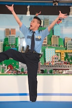 記者会見を盛り上げた柳沢慎吾。