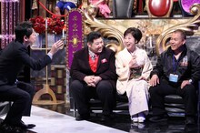 左から有吉弘行、大江裕、原田悠里、長井みつる。(c)日本テレビ