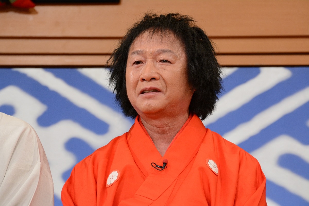涙を浮かべる山田隆夫。