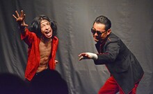 ネタを披露する虹の黄昏。