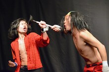 ネタを披露する虹の黄昏。