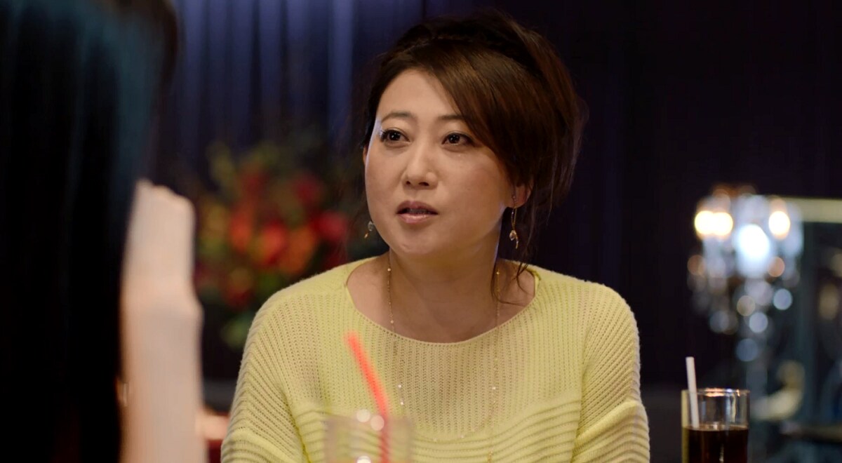 「ブランディア」の新CMに登場する友近。