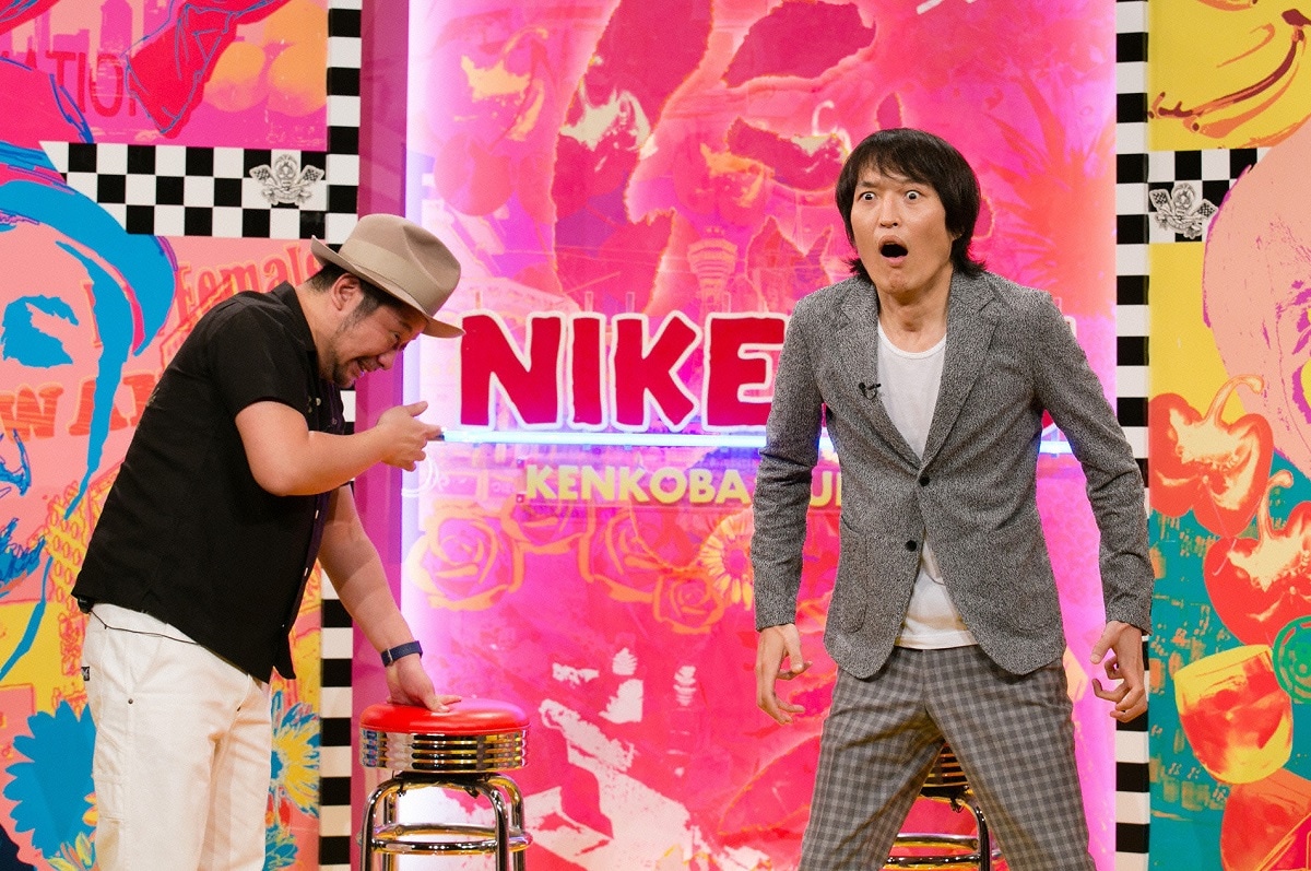 左からケンドーコバヤシ、千原ジュニア。(c)読売テレビ