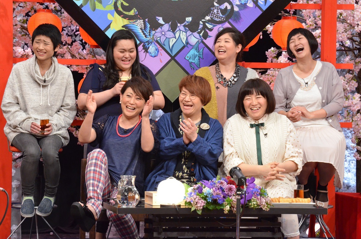 友近率いる「仕事ストイック友近会」。(c)日本テレビ