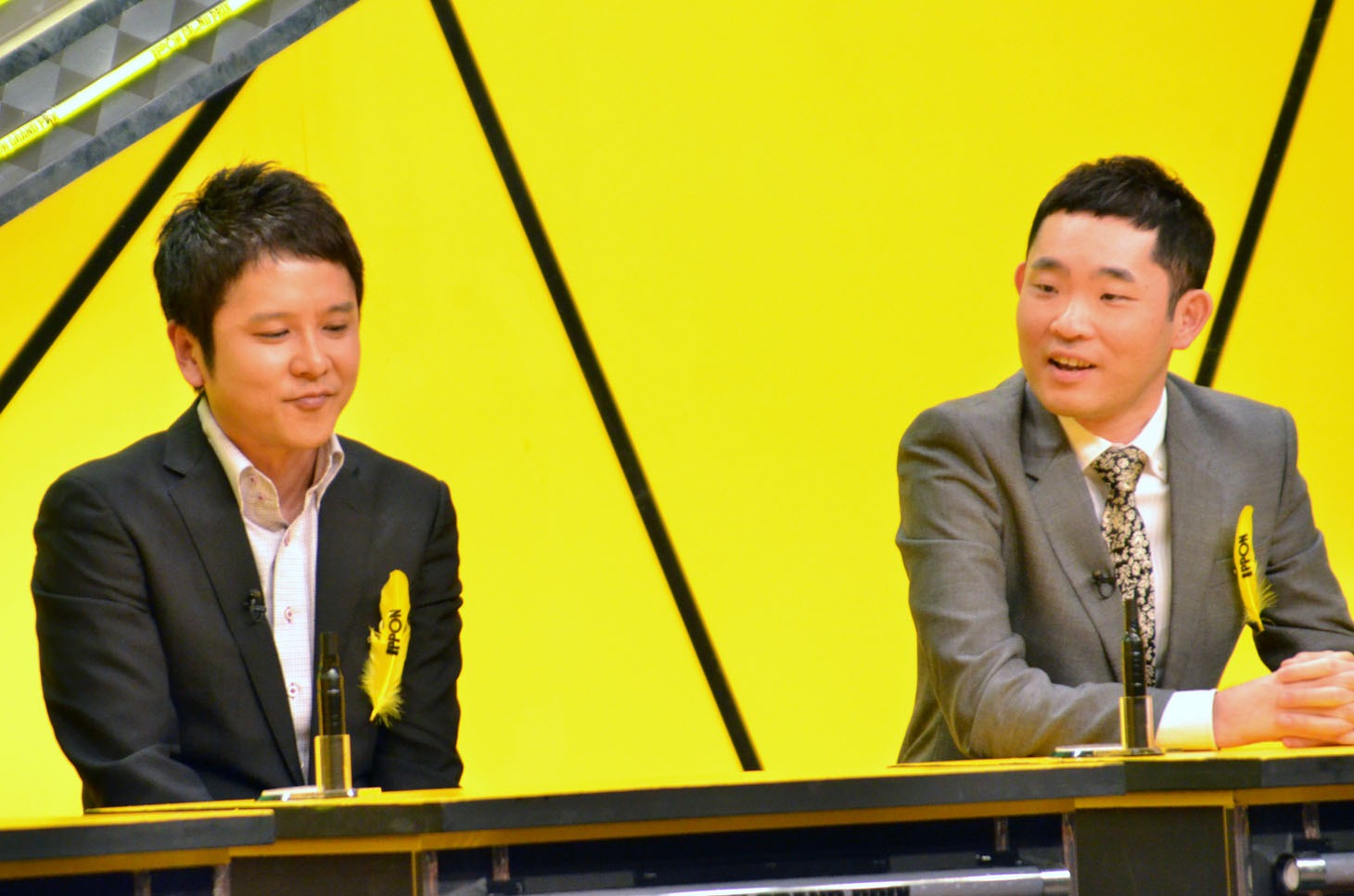 ダブルブッキング川元、今野浩喜（左から）。