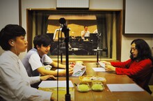 「ピース又吉直樹の実験ラジオ 第1弾 あとは寝るだけの時間」に出演する（左から）サルゴリラ児玉、パンサー向井、ピース又吉。(c)NHK