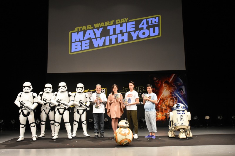 映画「スター・ウォーズ／フォースの覚醒」MovieNEX発売記念イベントの登壇者たち。