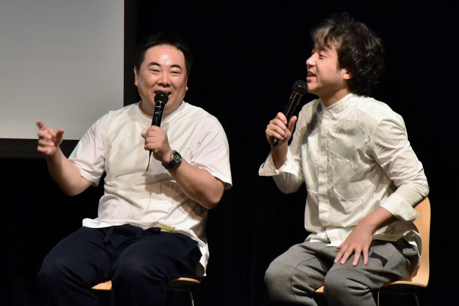 「LIFE! ～人生に捧げるコント～」のDVD発売記念イベントに登壇した（左から）ドランクドラゴン塚地、ムロツヨシ。