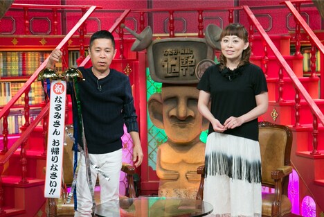 （左から）ナインティナイン岡村、なるみ。(c)ABC