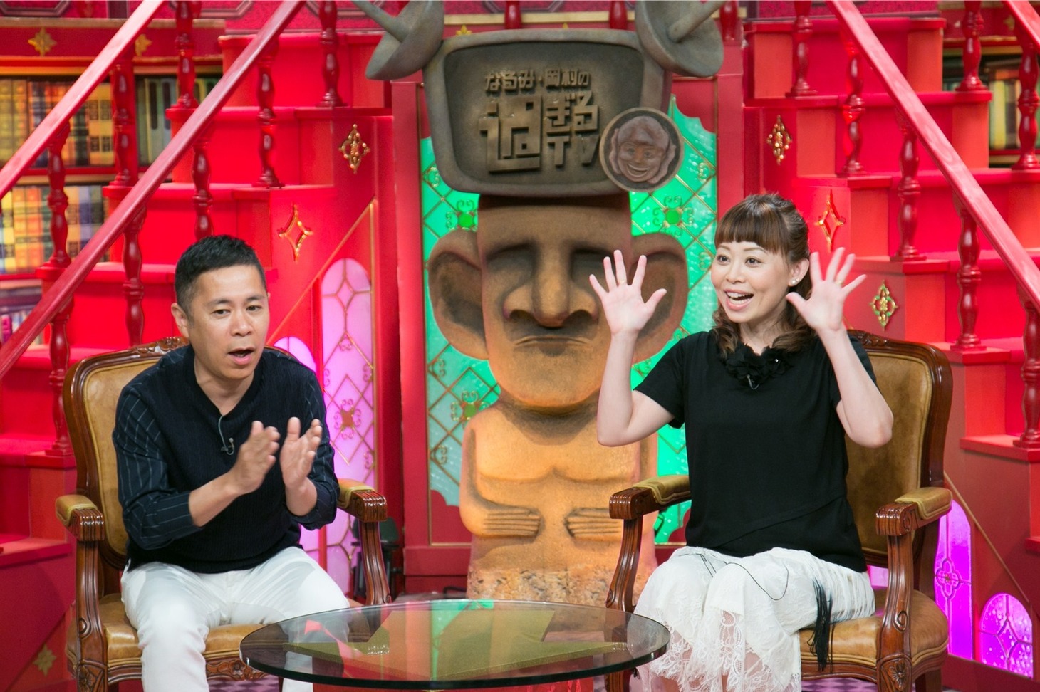 （左から）ナインティナイン岡村、なるみ。(c)ABC