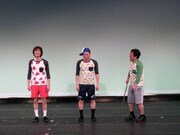 「白線の上を歩く」のワンシーン。