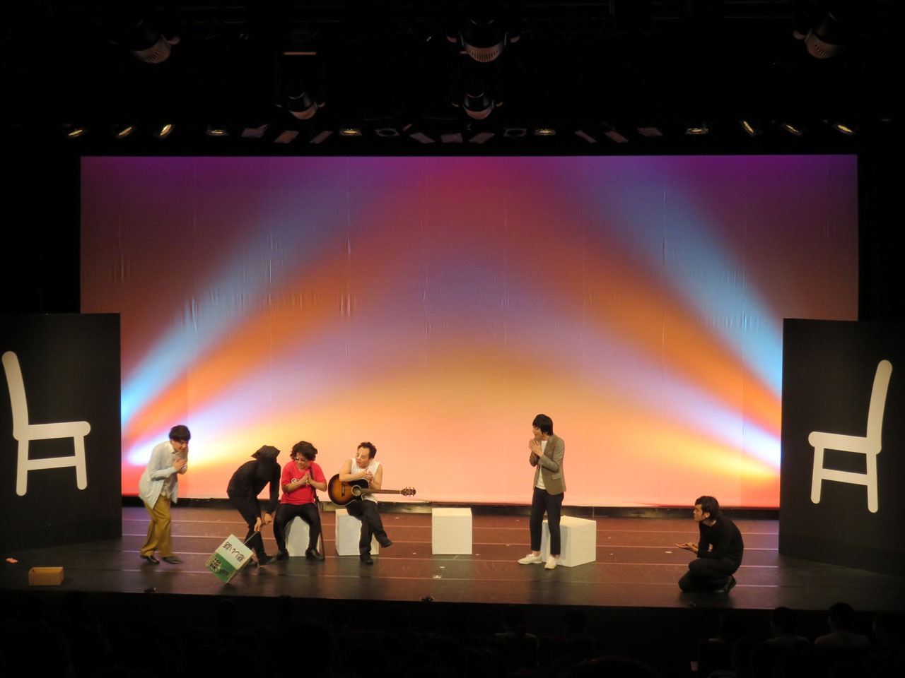 「LIKE A ROLLING DICE」のワンシーン。