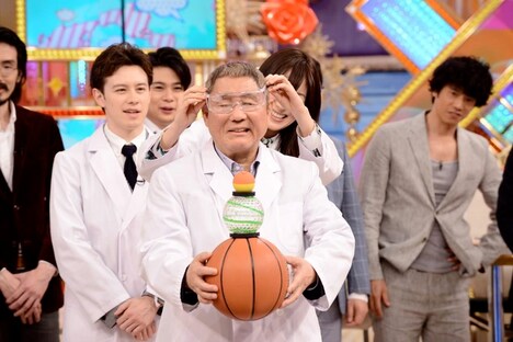 「世界がザワついた（秘）映像 ビートたけしの知らないニュース」のワンシーン。(c)テレビ朝日