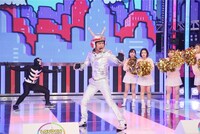 50TAこと狩野英孝（中央）。(c)テレビ朝日