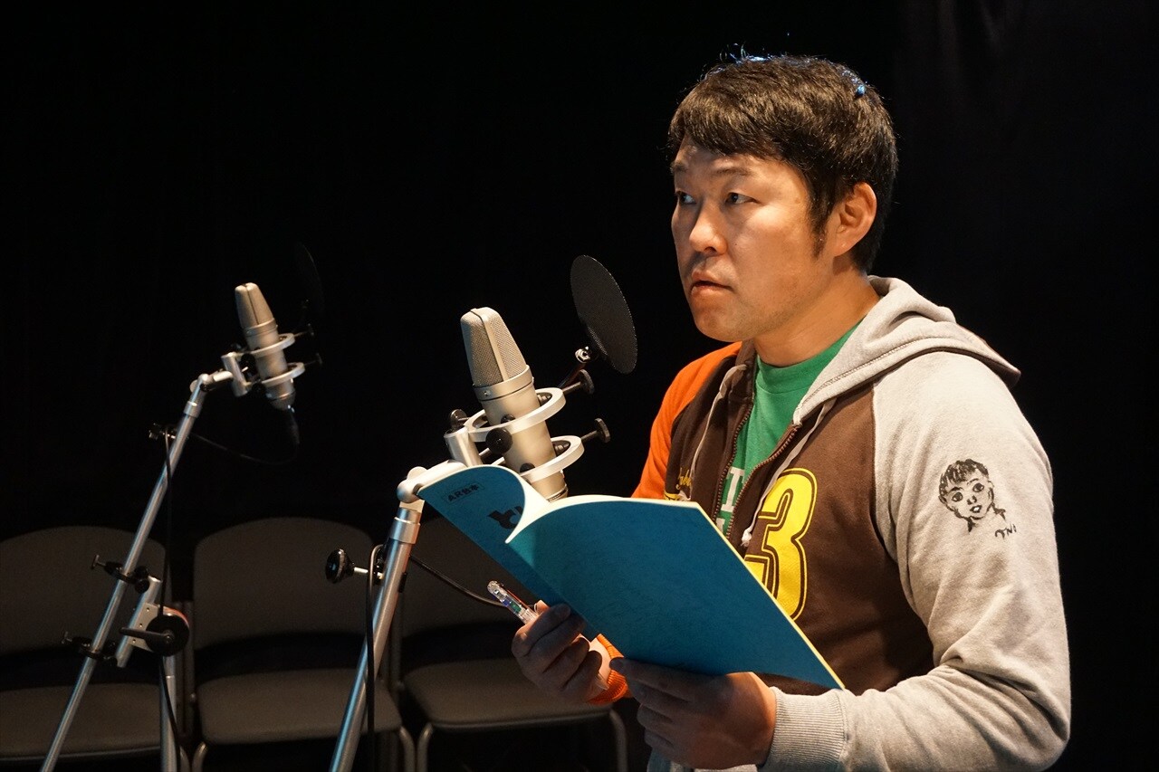 「とんかつDJアゲ太郎」にゲスト声優として出演する、つぶやきシロー。