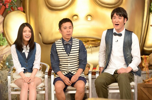 「アイ・アム・冒険少年」に出演する、ナインティナイン岡村（中央）、ココリコ田中（右）、川島海荷（左）。(c)TBS