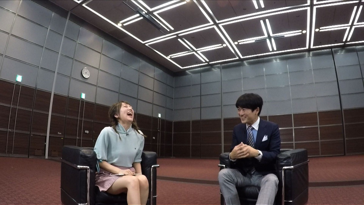 左から高橋みなみ、劇団ひとり。(c)日本テレビ