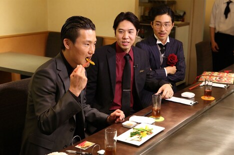 ロッチ・コカド（中央）とジャルジャル。(c)関西テレビ