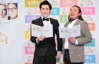 ロバート秋山（右）と高畑裕太（左）。