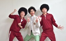 「日曜劇場『99.9-刑事専門弁護士-』」第5話に出演するエレキコミックと片桐仁。