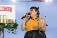 「スミノフ」の記者発表会に出席した渡辺直美。