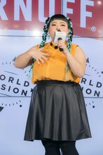 「スミノフ」の記者発表会に出席した渡辺直美。