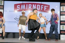 ダンスを披露する渡辺直美。