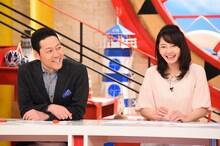 （左から）東野幸治と竹崎由佳（関西テレビアナウンサー）。(c)関西テレビ