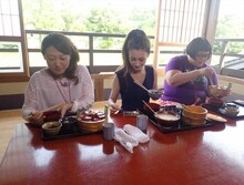 （左から）友近、ダレノガレ明美、メイプル超合金・安藤なつ。(c)CBC