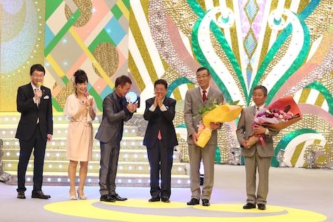授賞式には西川きよしがお祝いに駆けつけた。(c)関西テレビ