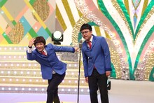 漫才を披露する銀シャリ。(c)関西テレビ