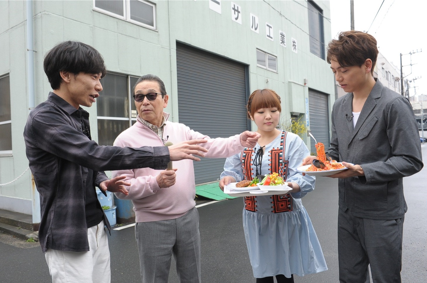 （左から）インパルス板倉、タモリ、柳原可奈子、山崎育三郎。(c)テレビ朝日