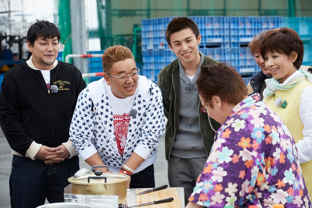 「サンドの仰天！田舎めぐり みちのくなんじゃこりゃ探検隊」のワンシーン。(c)仙台放送