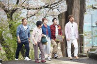 「サンドの仰天！田舎めぐり みちのくなんじゃこりゃ探検隊」のワンシーン。(c)仙台放送