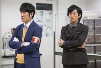 （左から）ココリコ田中、藤木直人。(c)テレビ朝日