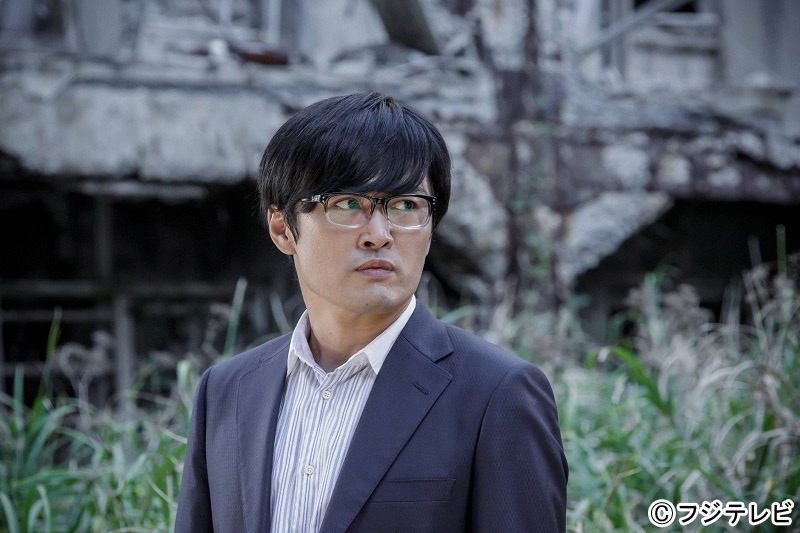 ドラマ「モンタージュ 三億円事件奇譚」に出演する劇団ひとり。