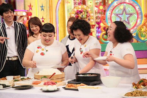 「金曜★ロンドンハーツ」で展開される「しあわせ！食いしん坊おデブGP」のワンシーン。(c)テレビ朝日