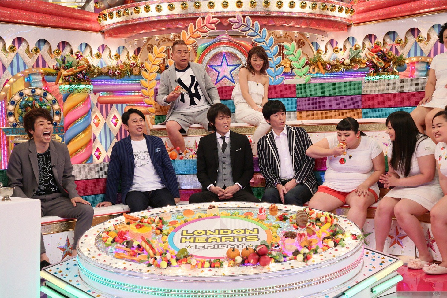 「金曜★ロンドンハーツ」で展開される「しあわせ！食いしん坊おデブGP」のワンシーン。(c)テレビ朝日