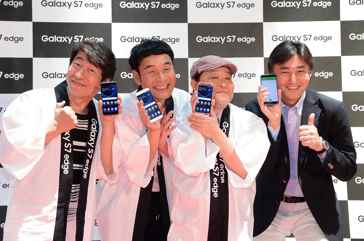 左からダチョウ倶楽部、堤浩幸氏。