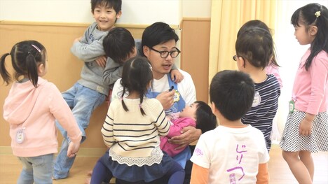 「アルコ＆ピースの業界！ワークプリーズ」のワンシーン。(c)テレビ朝日