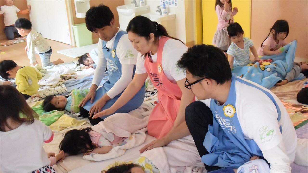 アルコ＆ピース、保育士を1日体験「子供たちに引っ張られて働けた」