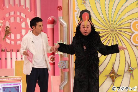 （左から）ピース綾部、ハリウッドザコシショウ。