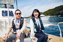 左からタモリ、近江友里恵アナウンサー。(c)NHK