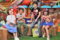 「ケンゴローサーカス団」に出演するかつみ・さゆり（右から2人）。(c)MBS